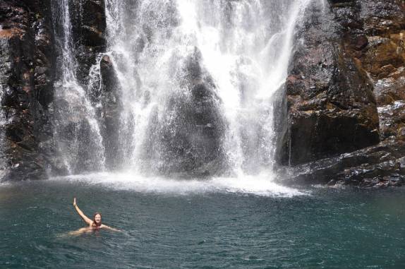 Nadando no lago da Cachoeira da Serra Azul, em Bom Jardim, no Mato Grosso